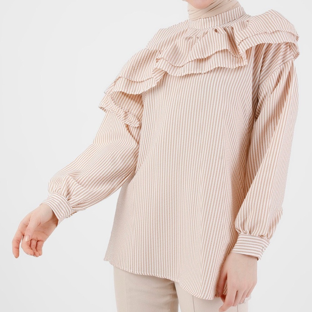 Lightweight Ruffle Blouse